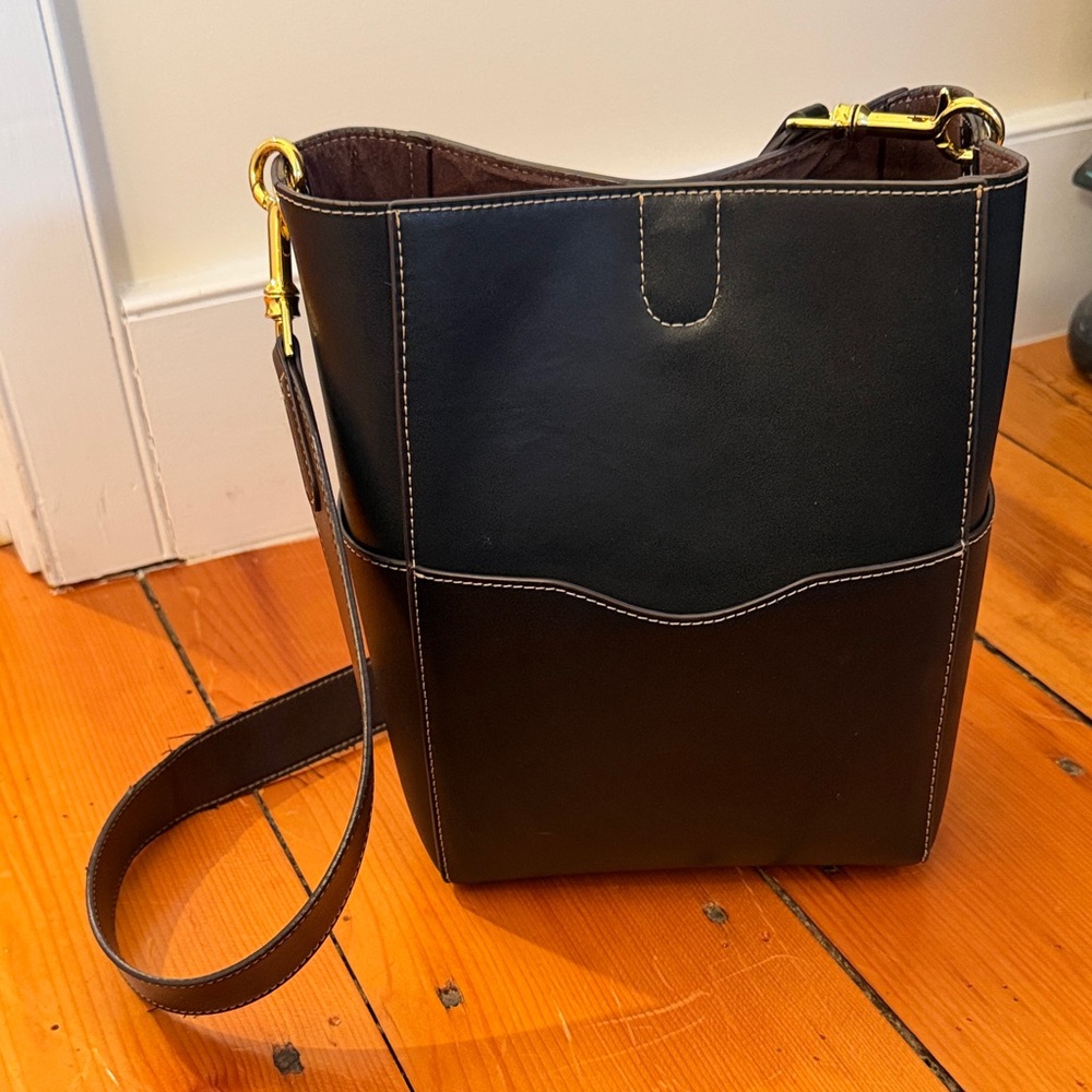 Aallyn Jordan bucket bag purse, black leather with brown accents, versatile!
